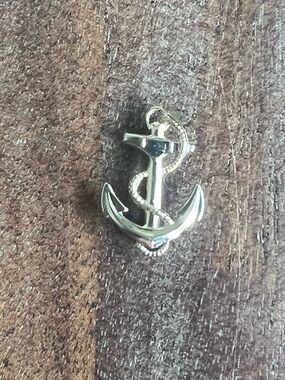 Goldtone Anchor Pin